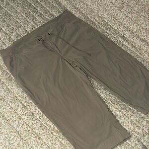 Columbia Women’s Capris in Olive